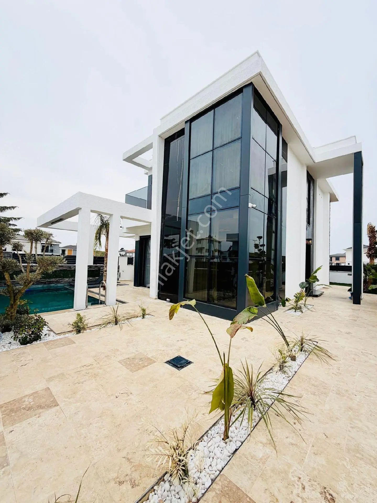 Efeler De Tam Mustakil Çok Özel Villa
