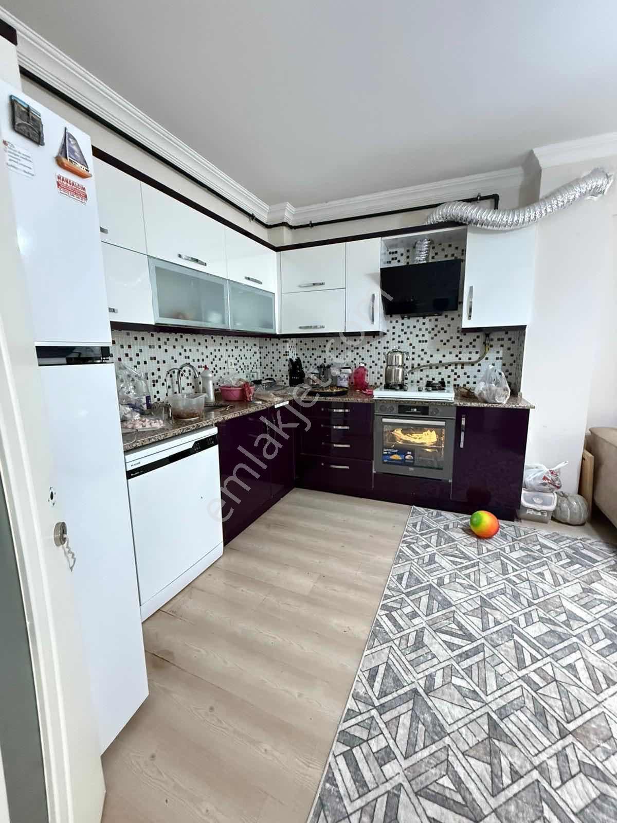 Emlak Center'dan Kiralık Muradiye'de 3+1 Açık Mutfak Daire