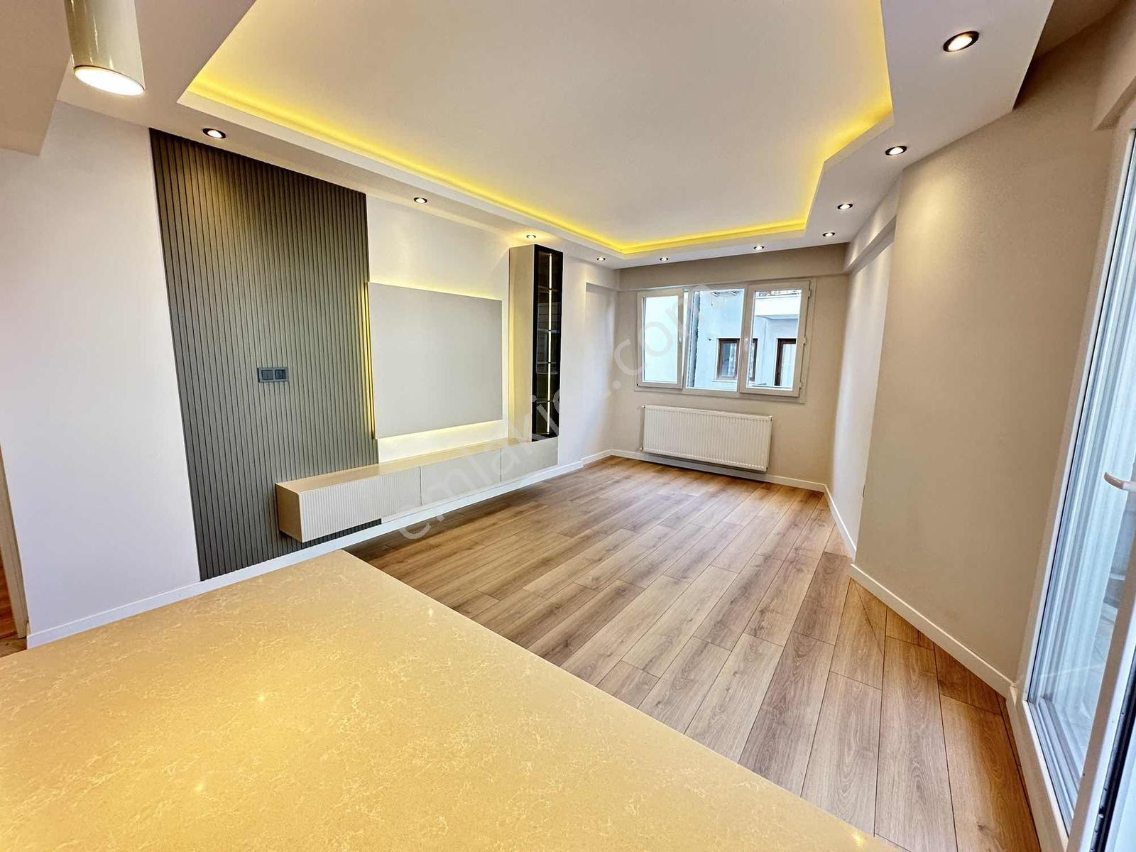 Balcova Çınar Sokak'ta 3+1 120 M2 Satılık Lüx Daire - Görsel 8