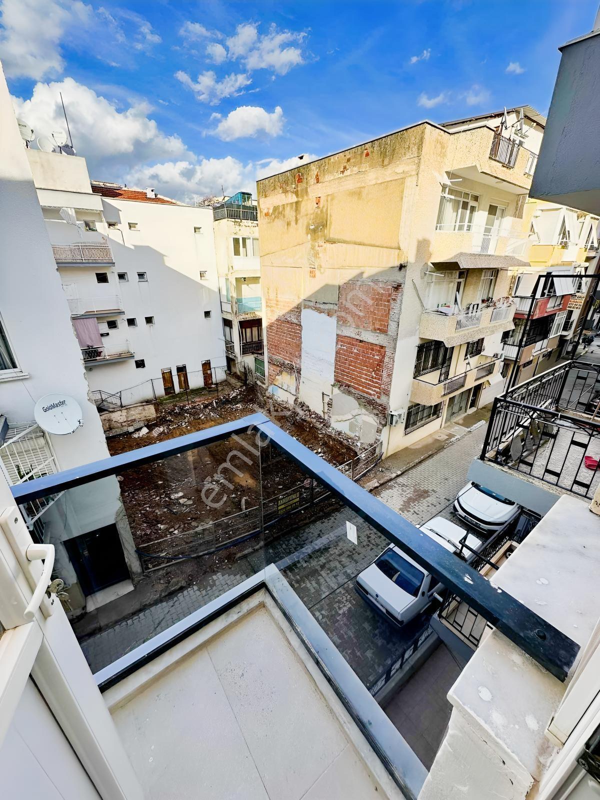 Balcova Çınar Sokak'ta 3+1 120 M2 Satılık Lüx Daire - Görsel 4