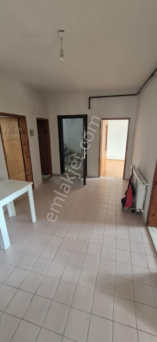 İncesu Mahallesi'nde Ana Yola 2 Bina 3 Kat 3+1 Kiralık Daire - Görsel 3