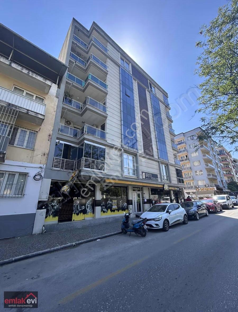 Emlak Evi'nde Kiralık Kombili Asansörlü Lüks Daire