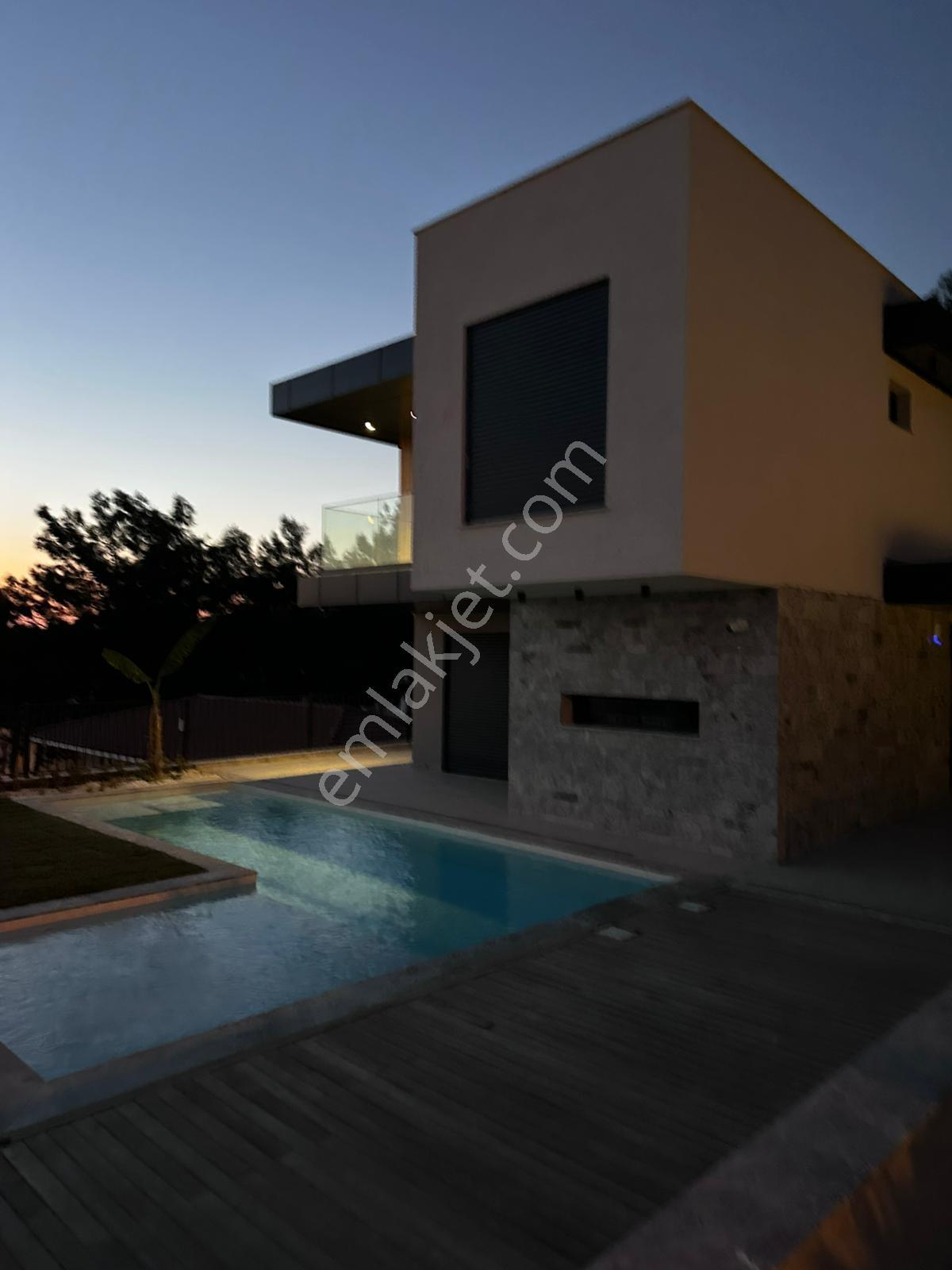 Kuşadası Soğucak'ta Full Deniz Manzaralı Özel Mülk - Görsel 13