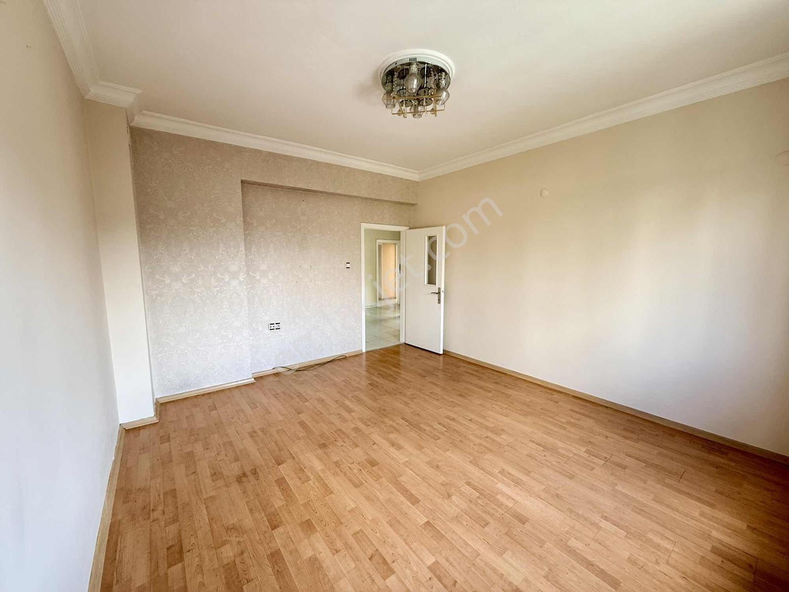 Eski Sanayi Tramvay Durağına 3 Dakika | 3+1 Geniş 175 M² Satılık - Görsel 4
