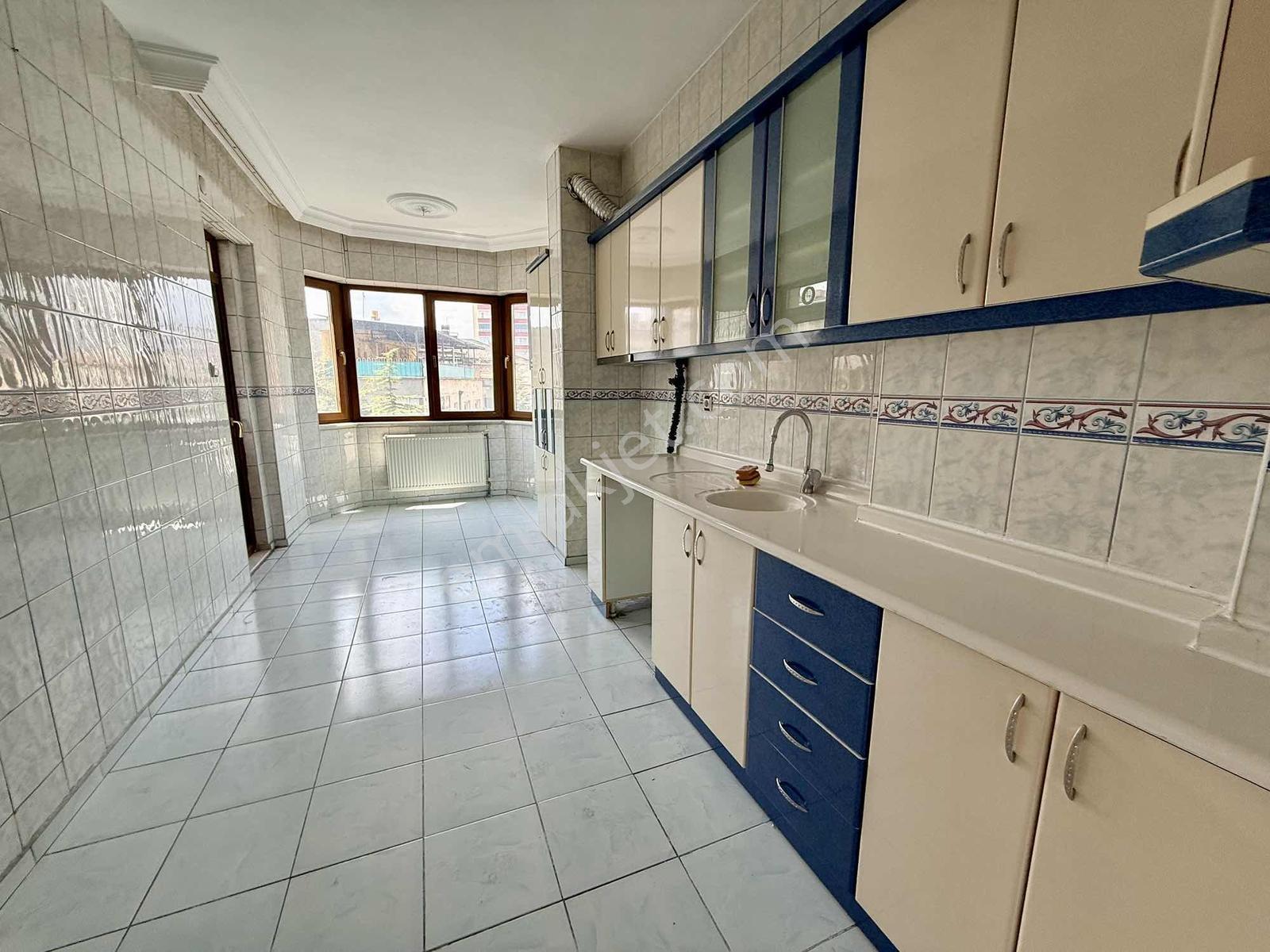 Eski Sanayi Tramvay Durağına 3 Dakika | 3+1 Geniş 175 M² Satılık - Görsel 8