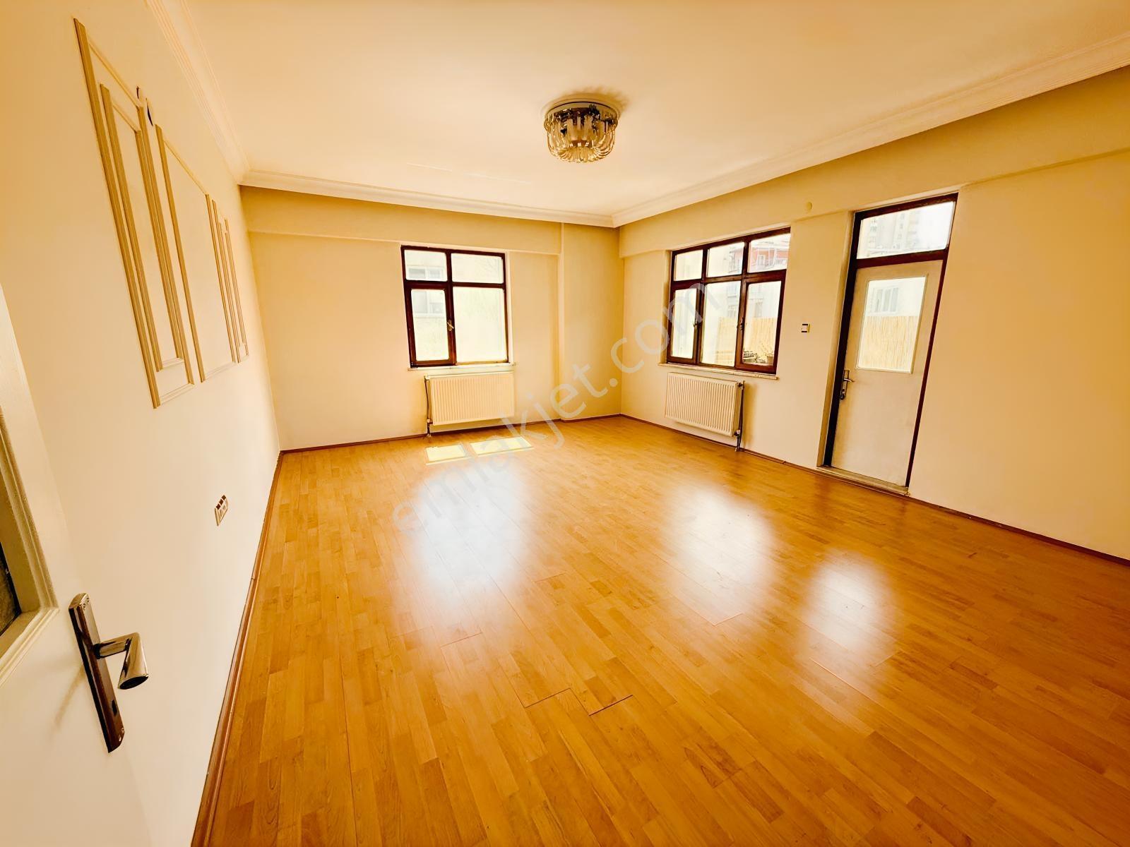 Eski Sanayi Tramvay Durağına 3 Dakika | 3+1 Geniş 175 M² Satılık - Görsel 2