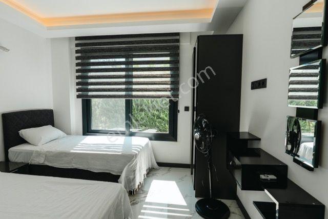 Kuşadası Soğucakta Deniz Manzaralı Müstakil 6+2 Villa - Görsel 19