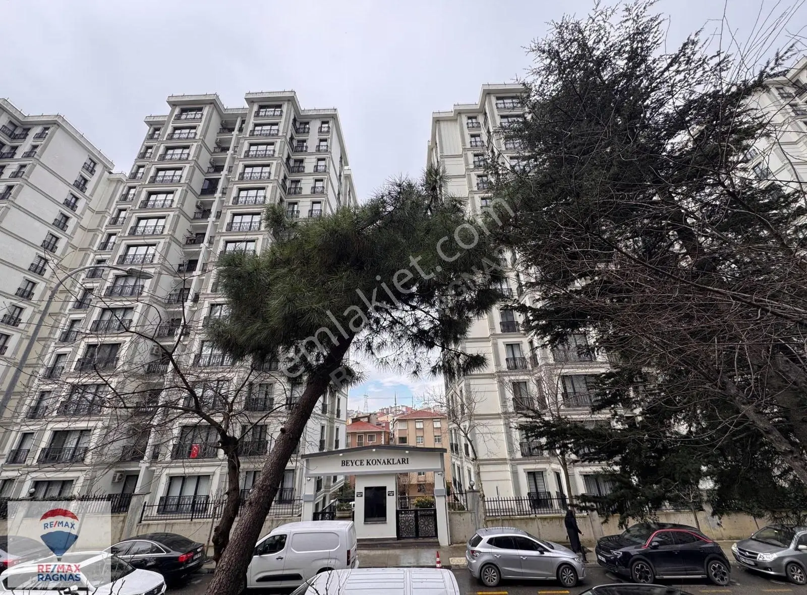 Tantavi Beyce Konaklarında Havuz Bahçe Balkon 2+1 Satılık Daire