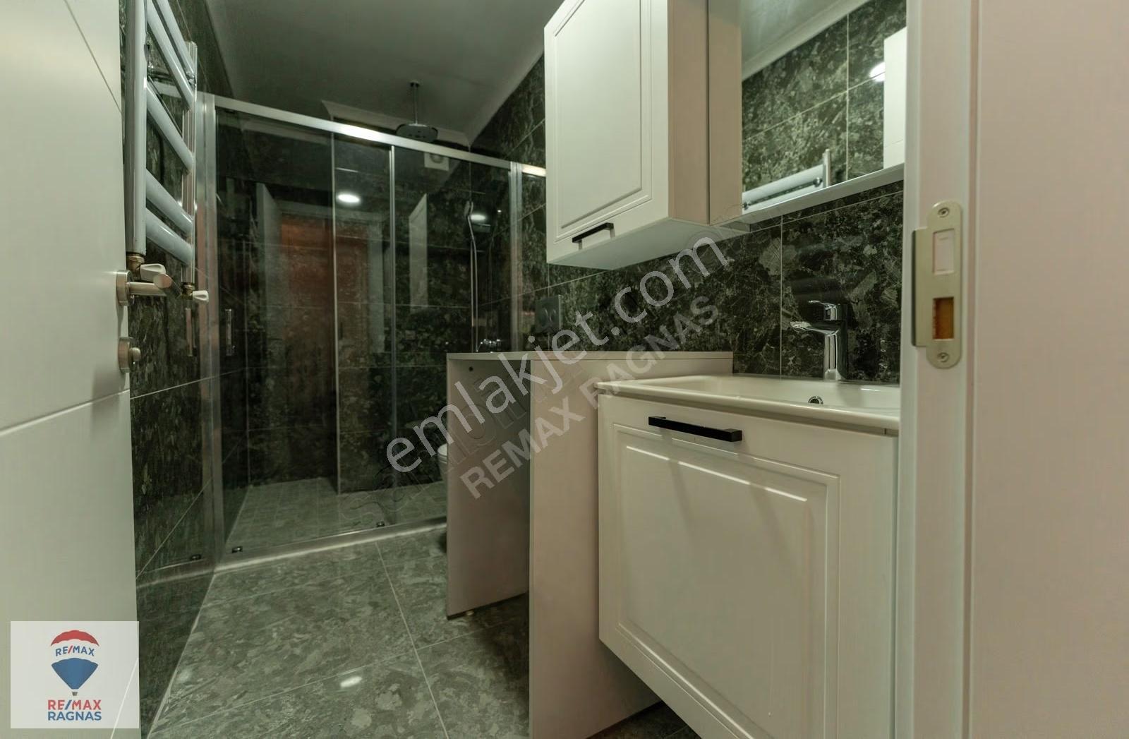 Çengelköy'de Sitede 2+1 95m² Balkonlu Köşe Satılık Daire - Görsel 28