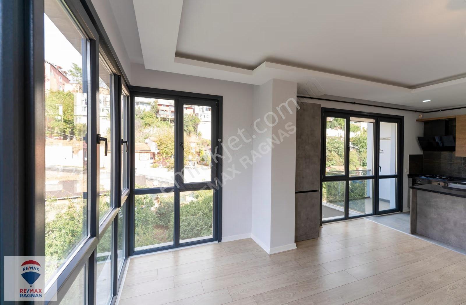 Çengelköy'de Sitede 2+1 95m² Balkonlu Köşe Satılık Daire - Görsel 6