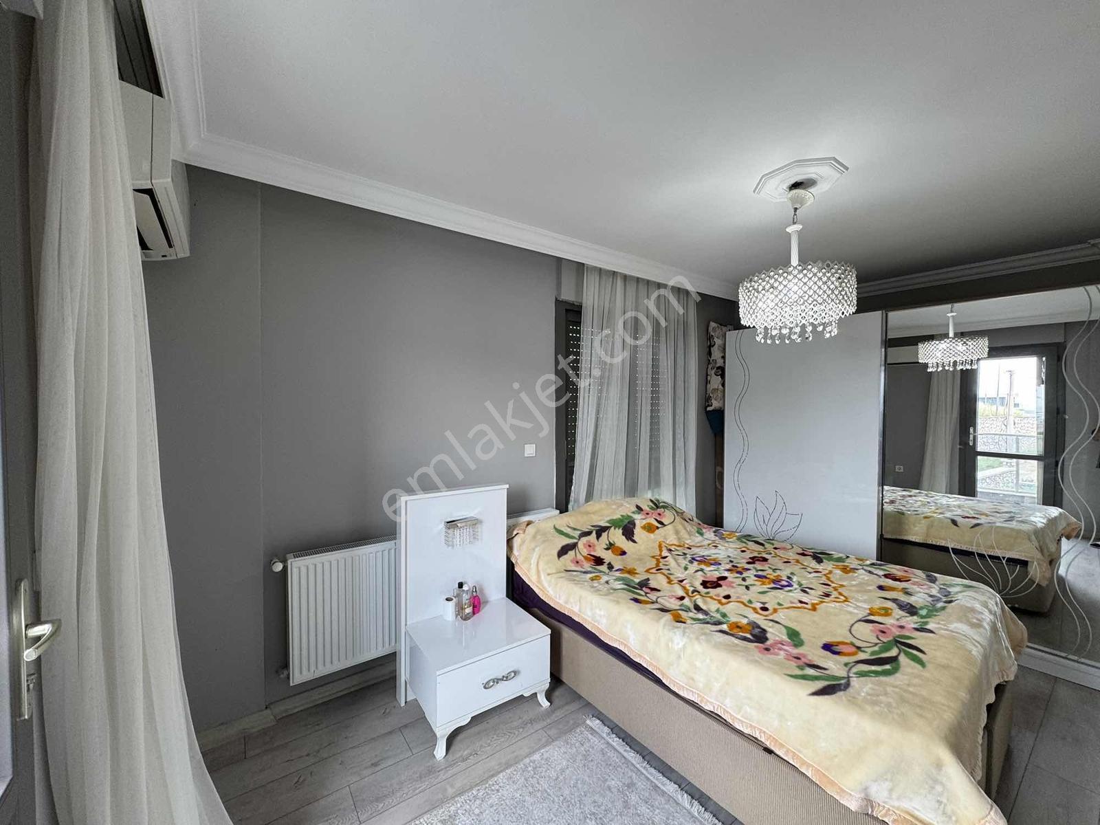 Villakent 'te Geniş Bahçeli, Özel Havuzlu Satılık Tripleks Villa - Görsel 12
