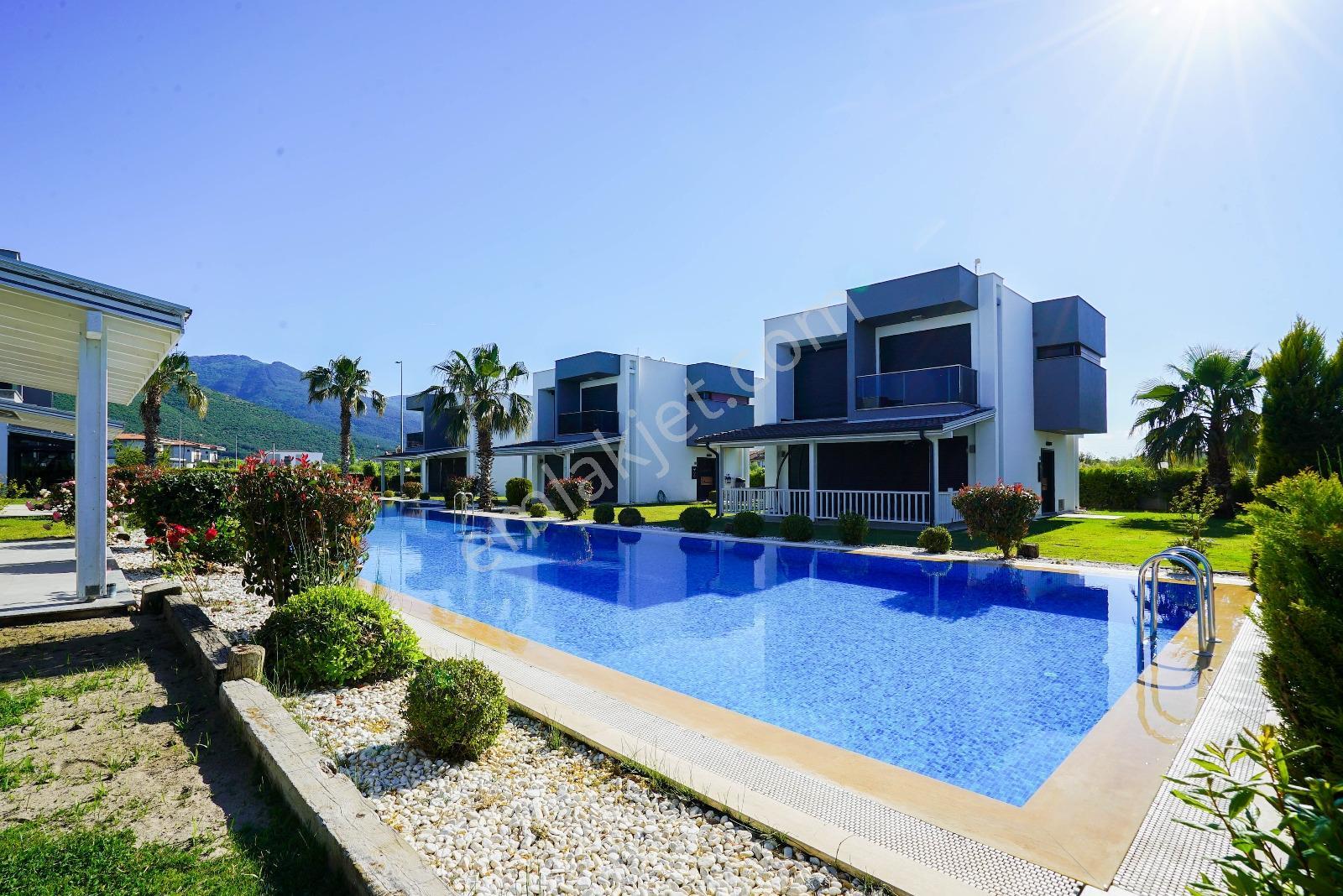 Kışadası Güzelçamlı'da Denize Yakın Müstakil Eşyalı Yazlık - Görsel 4