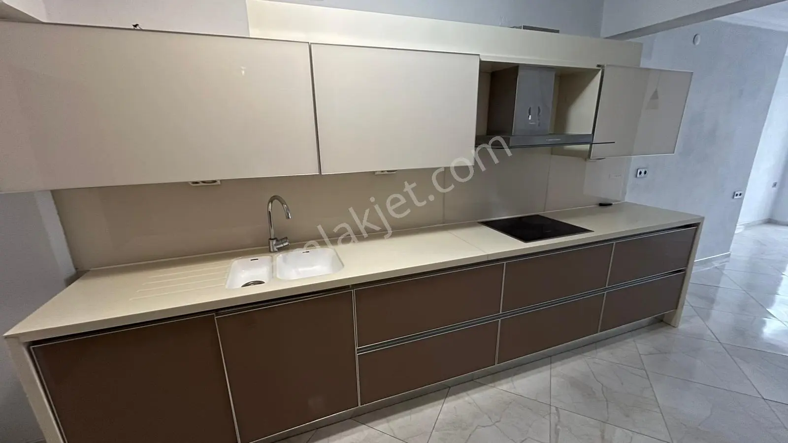 Marmaris'in Kalbinde Kiralık Otoparklı Deniz Manzaralı 2+1 Daire - Görsel 4