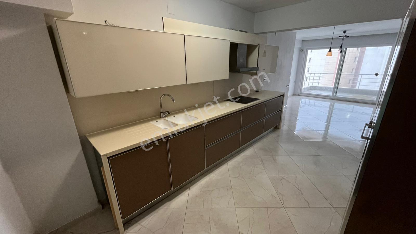 Marmaris'in Kalbinde Kiralık Otoparklı Deniz Manzaralı 2+1 Daire - Görsel 5