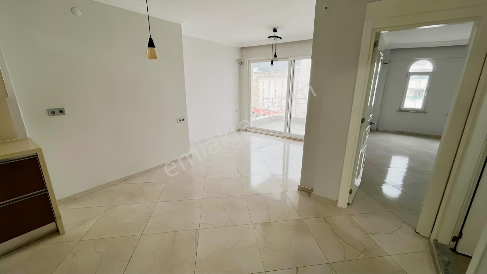 Marmaris'in Kalbinde Kiralık Otoparklı Deniz Manzaralı 2+1 Daire - Görsel 16