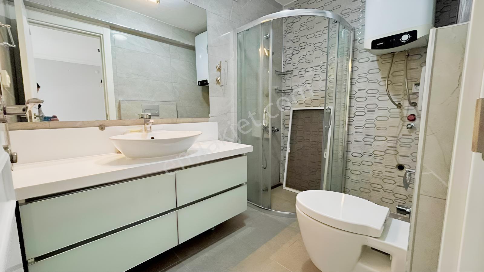 Marmaris'in Kalbinde Kiralık Otoparklı Deniz Manzaralı 2+1 Daire - Görsel 12