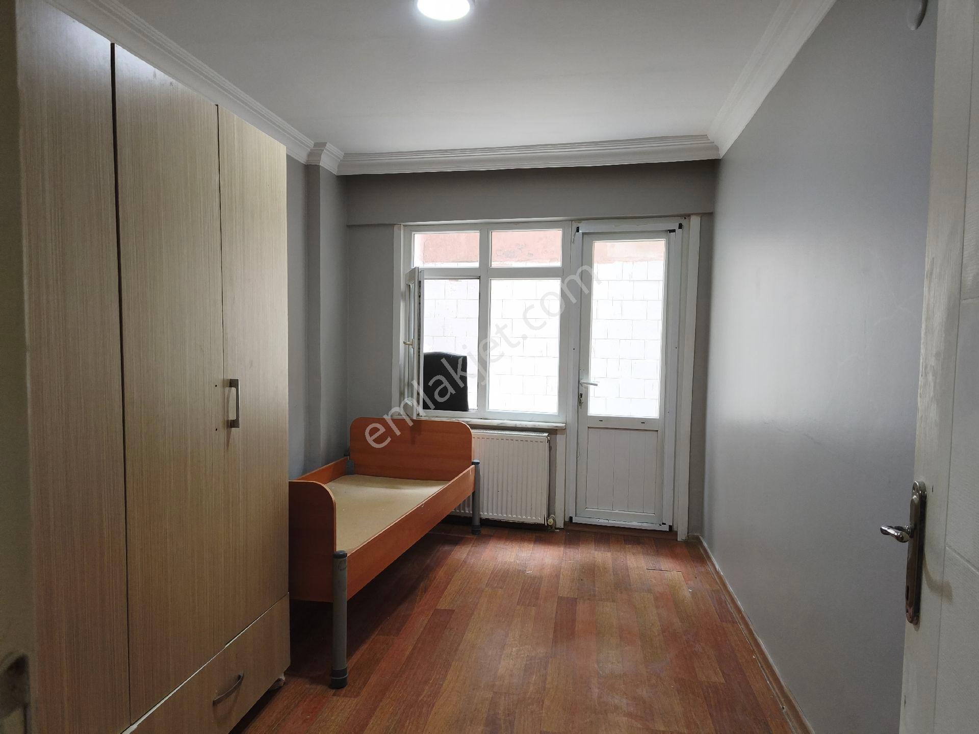 Üsküdar Merkezi Konumda Kiralık Bahçe Katı 2+1 - Görsel 24