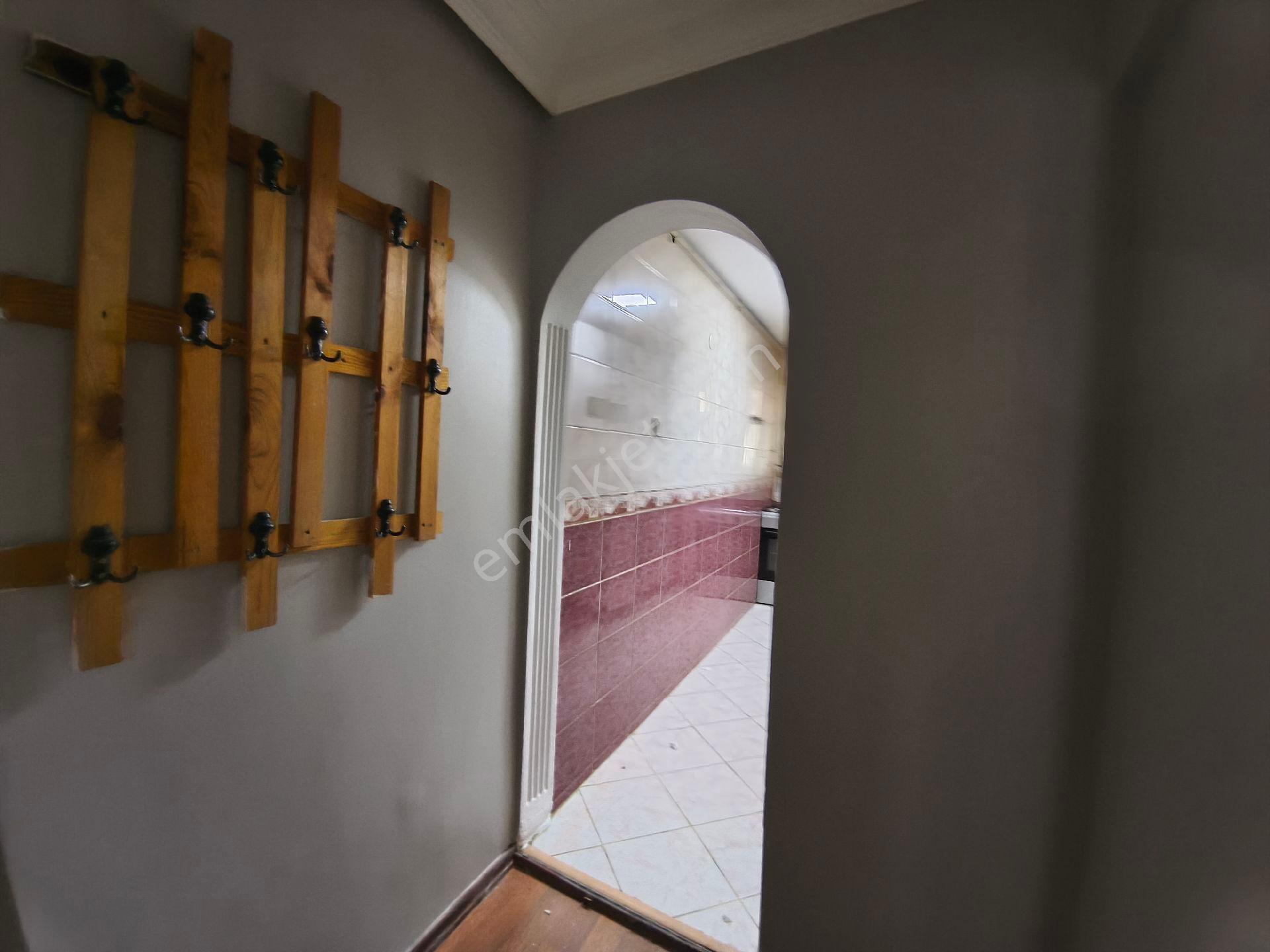 Üsküdar Merkezi Konumda Kiralık Bahçe Katı 2+1 - Görsel 13