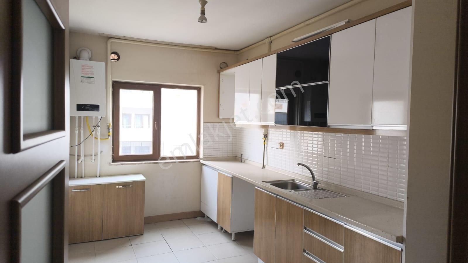 Hastane Karşısı, Deniz Manzaralı, Sağlam Ve Yapılı 3+1 Kiralık Daire - Görsel 10
