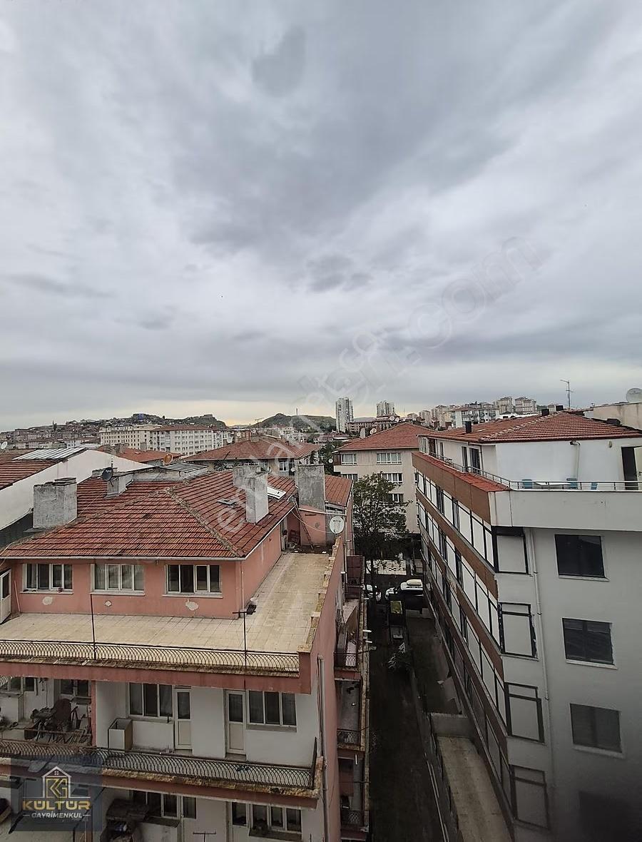 Metro Yanı Cadde Üzeri Herşeydahil Eşyalı Geniş 1+1 Daire
