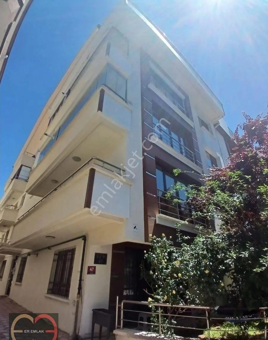 Bahçelievler Yeni Binada Geniş Teraslı 2+1 Daire