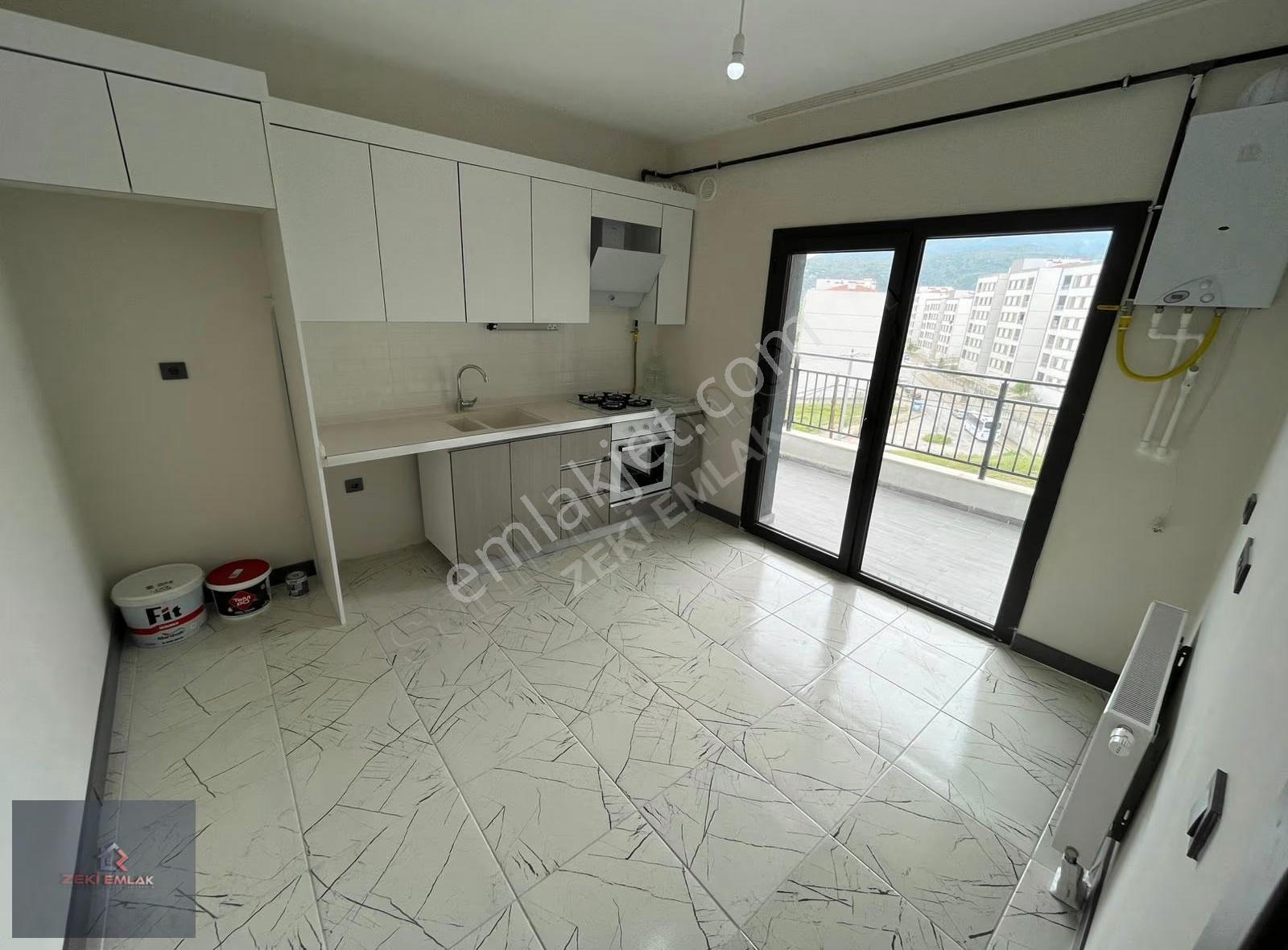 Akgedik Zeki Emlak'tan 4.etapda Kiralık 2+1 Geniş Daire