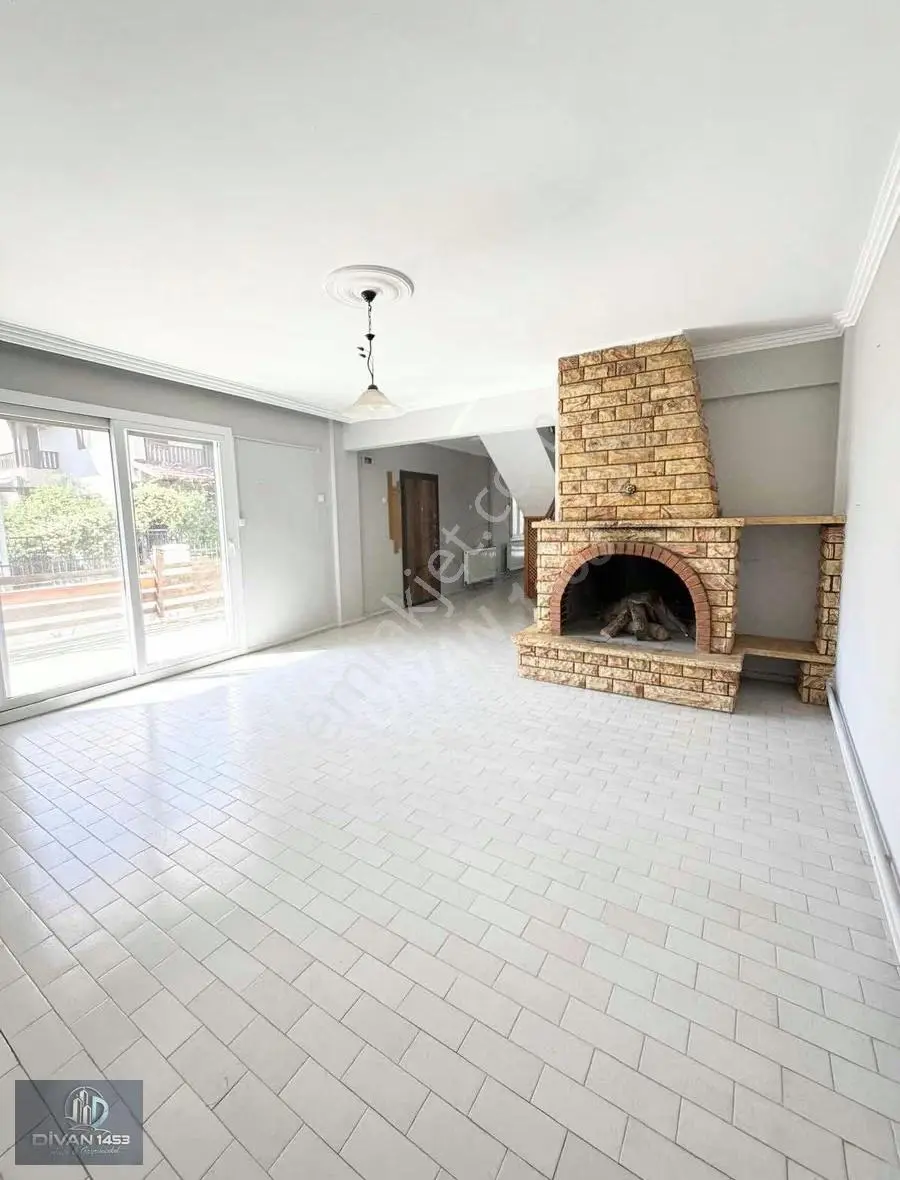 Çeşmealtında Tam Müstakil,bahçeli ,doğalgazlı Müstakil Villa