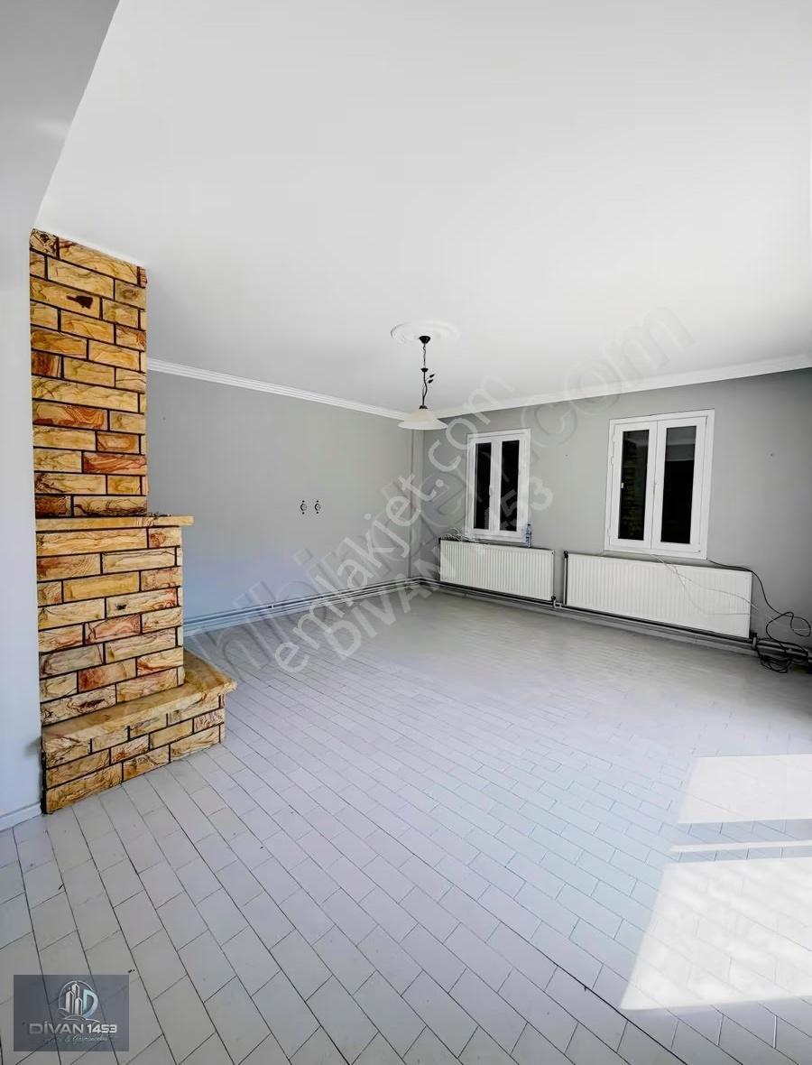Çeşmealtında Tam Müstakil,bahçeli ,doğalgazlı Müstakil Villa - Görsel 7