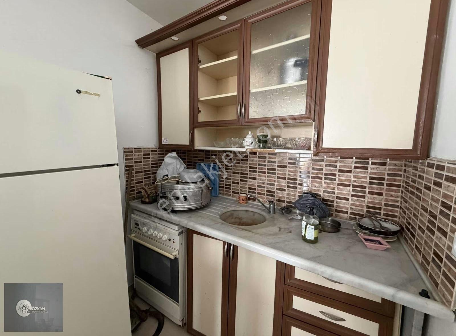 Tramvayın Bir Sokak Üstünde Geniş Dükkan - Görsel 12
