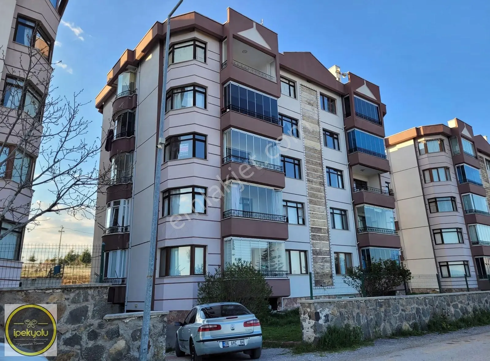 İpekyolu Gayrimenkulden Dinarbey Sitesinde 3+1 Satılık Daire