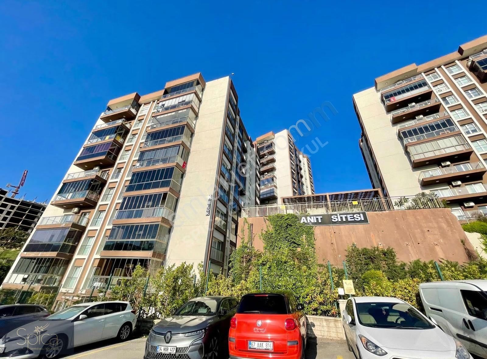 Bayraklı Anıtpark Sitesi Deniz Manzaralı 3+1 Satılık Daire