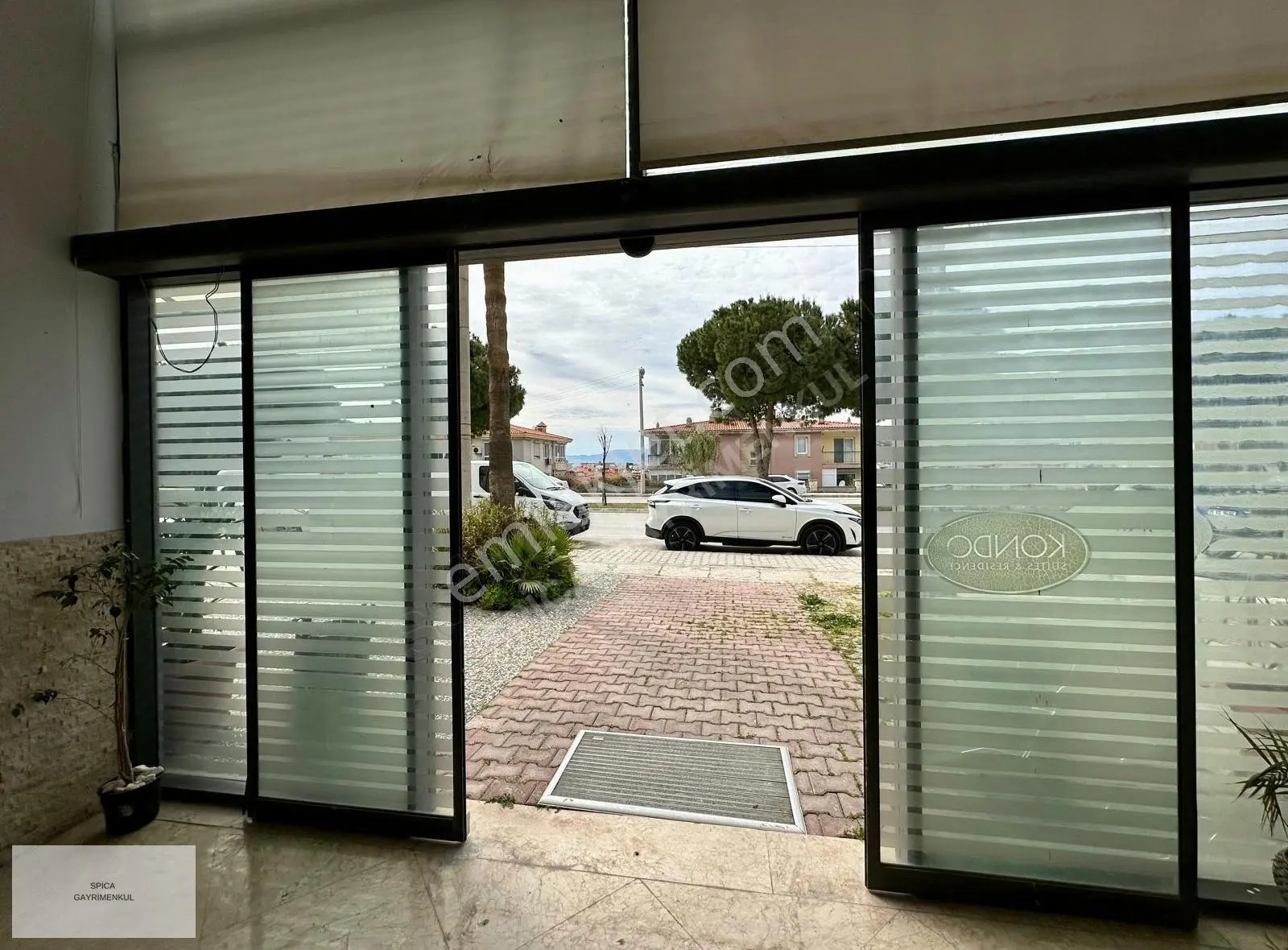 Çeşme'de 1+1 Sıfır Eşyalı Özel Tasarım Manzaralı Güvenlikli - Görsel 22