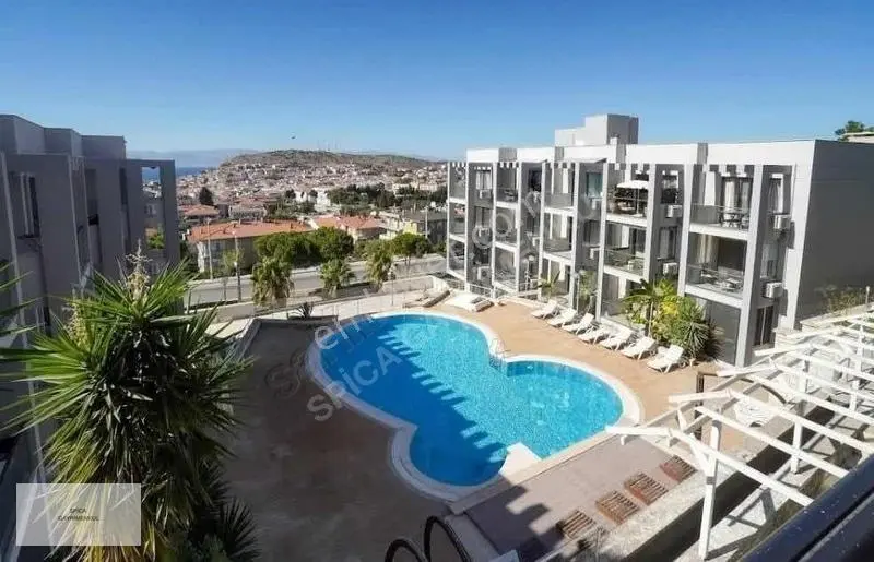 Çeşme'de 1+1 Sıfır Eşyalı Özel Tasarım Manzaralı Güvenlikli - Görsel 3