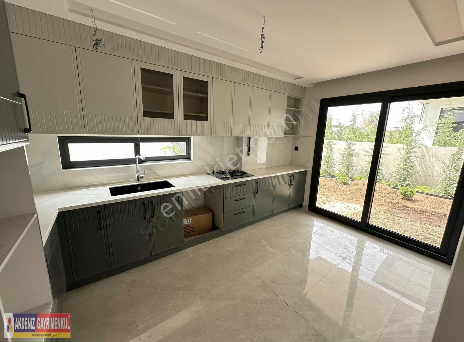 Bulvar'a Yakın Site İçi Yerden Isıtmalı Sıfır Lüks Villa - Görsel 24