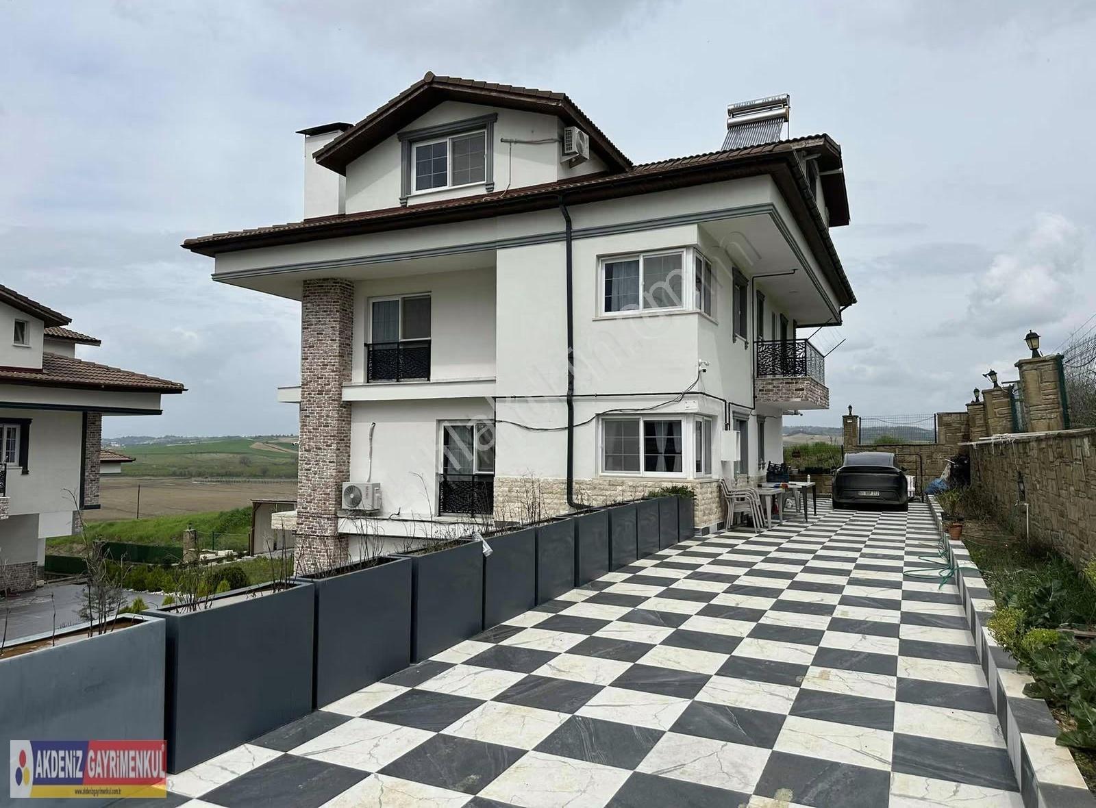 Elit Site İçerisinde Özel İşçilikli Geniş Lüks Kiralık Villa - Görsel 18