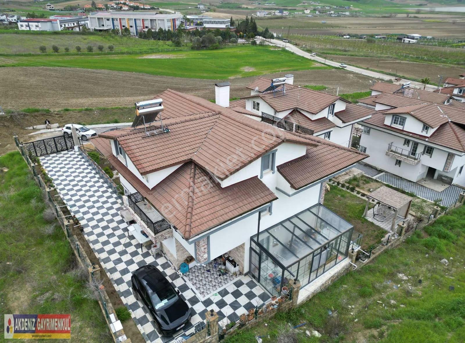 Elit Site İçerisinde Özel İşçilikli Geniş Lüks Kiralık Villa - Görsel 11