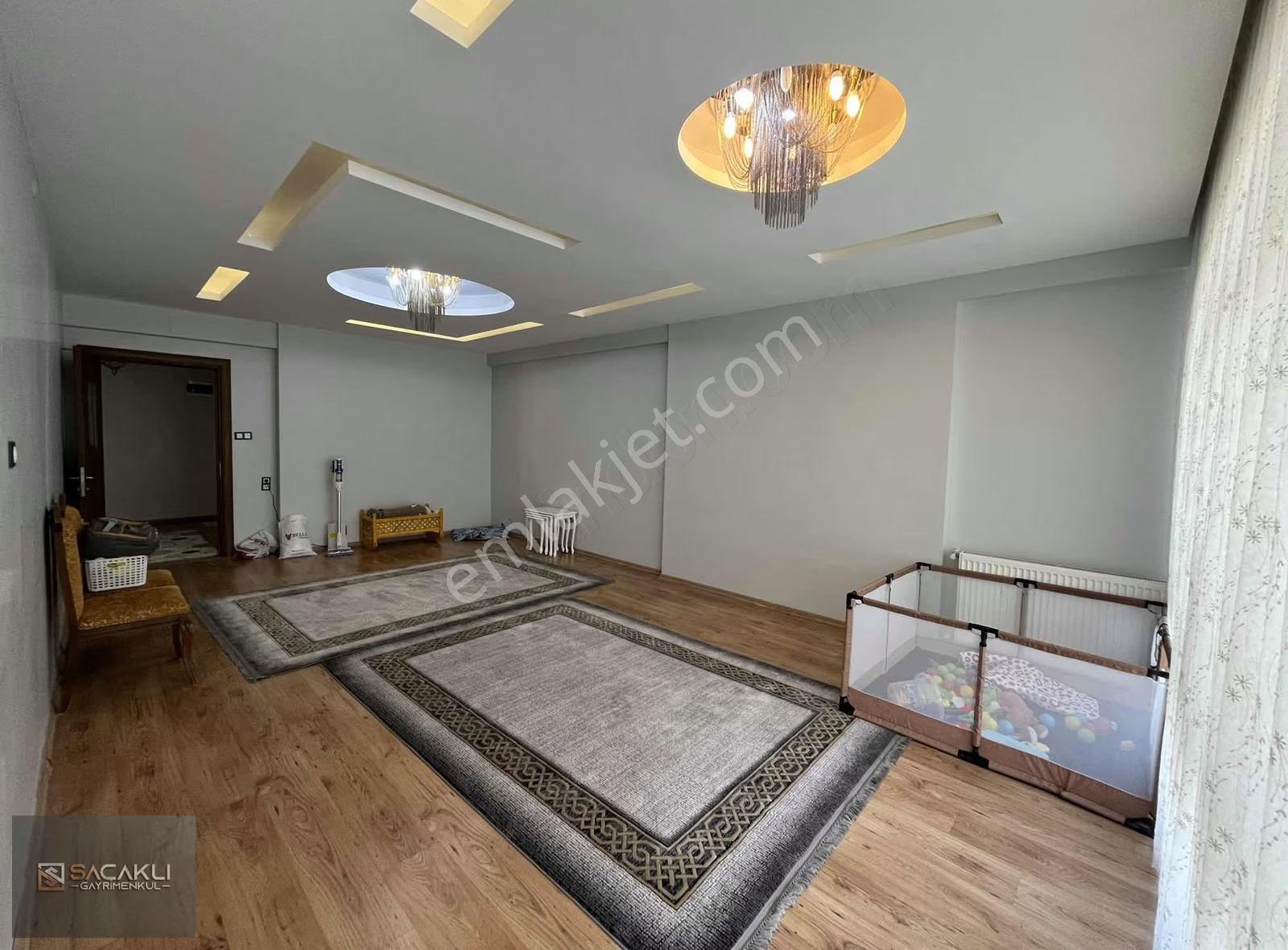 Kadir Saçaklı Emlak'tan Merkezi Konumda Ara Kat 4+1 Kiralığımız - Görsel 3