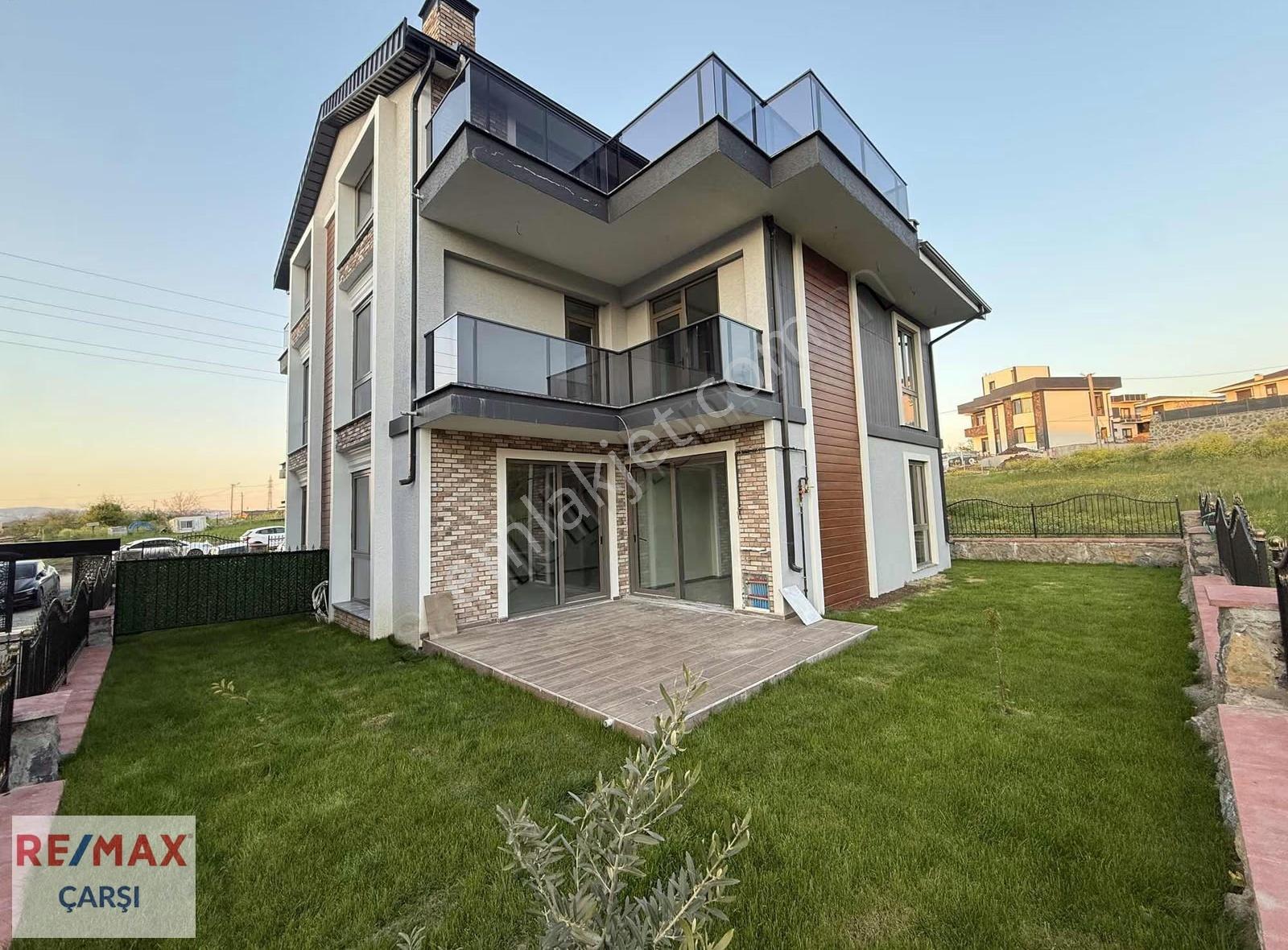 Başiskele Seymen' De Satılık Doğa Manzaralı Villa
