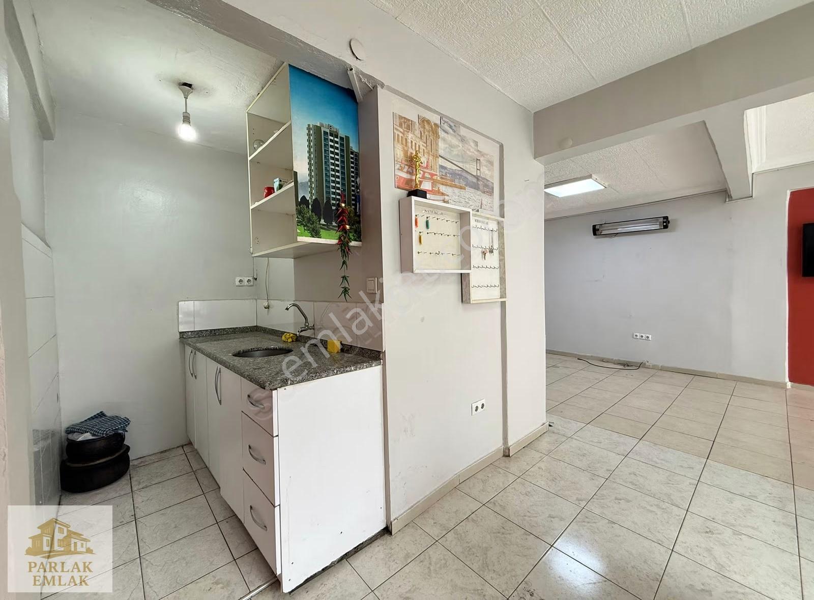 Parlak'tan Üsküdar^da İşlek Cadde Üzerinde 70m2 Kiralık Dükkan* - Görsel 13