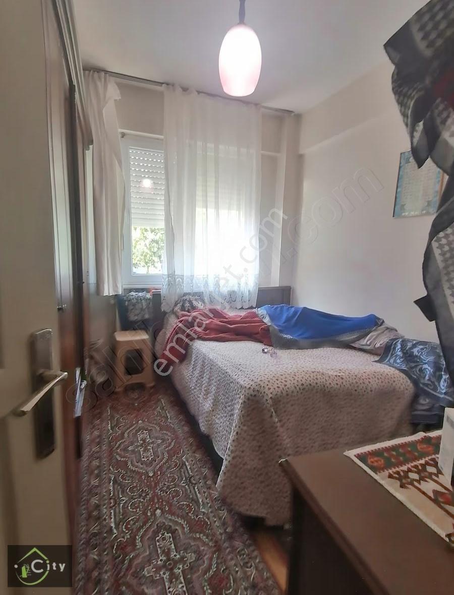 Fatih Çapa Emrullah Efendi Sokakta 2+1 . 75 M2. 2.kat Çit Cephe - Görsel 14