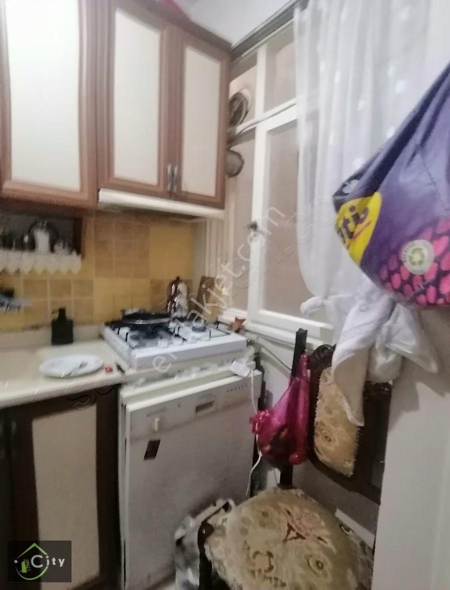 Fatih Çapa Emrullah Efendi Sokakta 2+1 . 75 M2. 2.kat Çit Cephe - Görsel 4