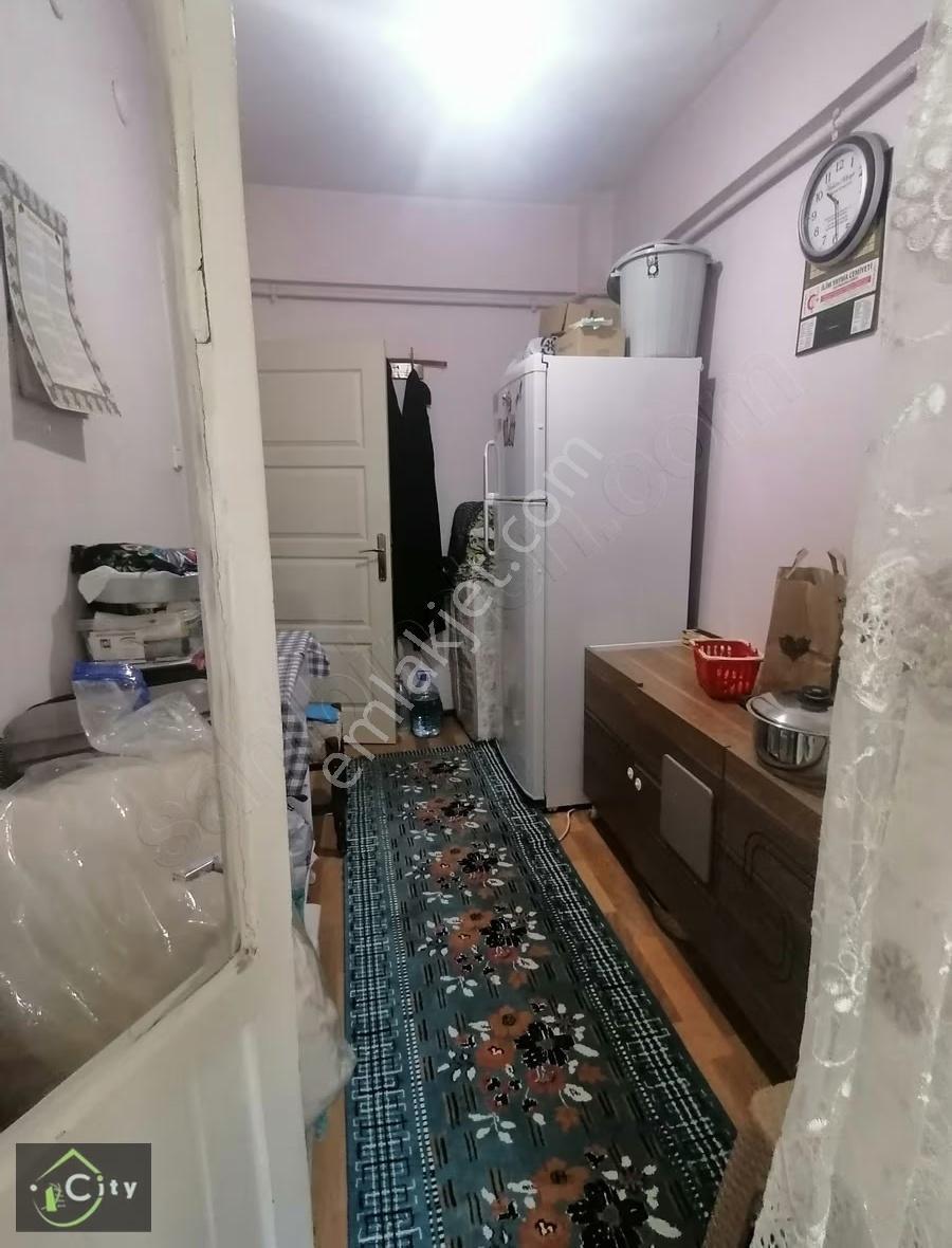 Fatih Çapa Emrullah Efendi Sokakta 2+1 . 75 M2. 2.kat Çit Cephe - Görsel 15