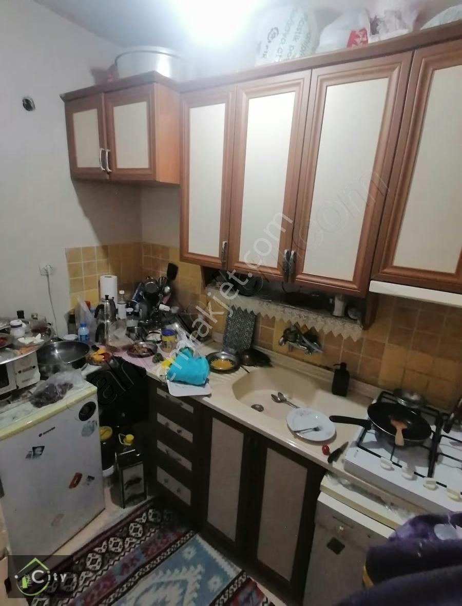 Fatih Çapa Emrullah Efendi Sokakta 2+1 . 75 M2. 2.kat Çit Cephe - Görsel 5