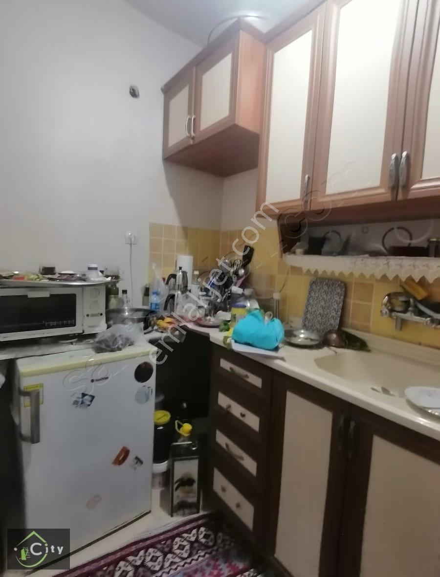 Fatih Çapa Emrullah Efendi Sokakta 2+1 . 75 M2. 2.kat Çit Cephe - Görsel 8