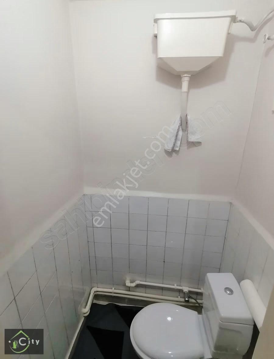 Fatih Çapa Emrullah Efendi Sokakta 2+1 . 75 M2. 2.kat Çit Cephe - Görsel 9