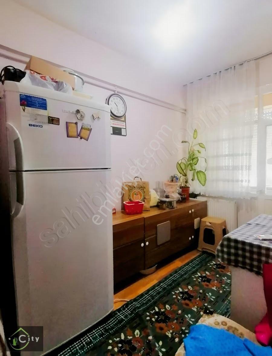 Fatih Çapa Emrullah Efendi Sokakta 2+1 . 75 M2. 2.kat Çit Cephe - Görsel 3