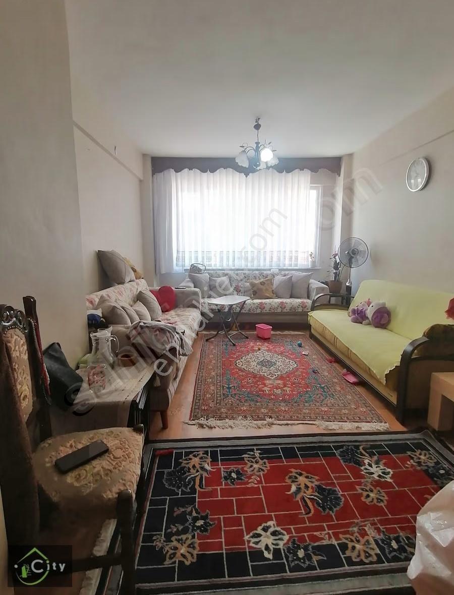 Fatih Çapa Emrullah Efendi Sokakta 2+1 . 75 M2. 2.kat Çit Cephe - Görsel 12