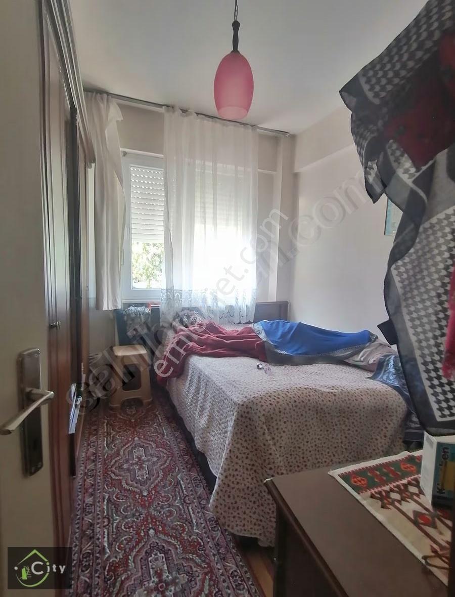 Fatih Çapa Emrullah Efendi Sokakta 2+1 . 75 M2. 2.kat Çit Cephe - Görsel 6