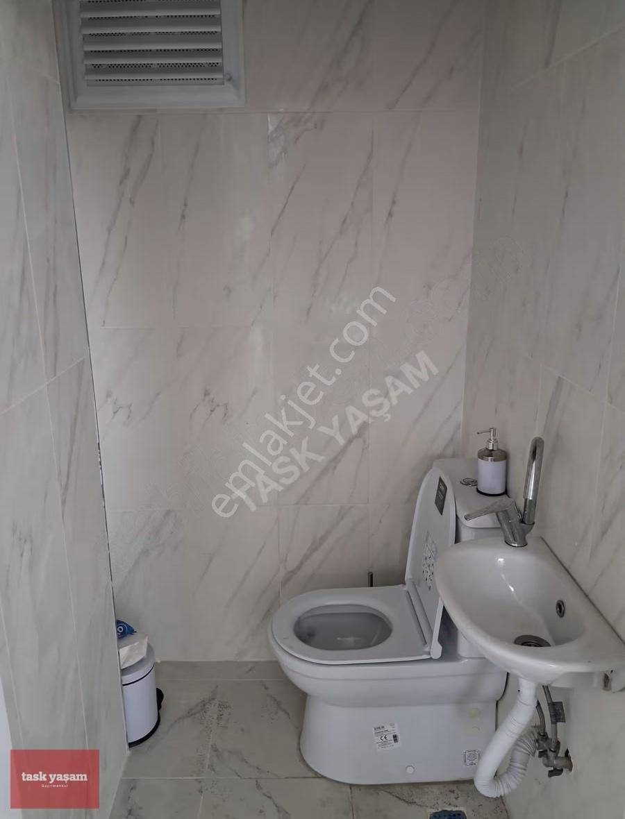 Şekerpınar Cad. Paraleli Vitrinli Yeni Kiralık Dükkan - Görsel 13