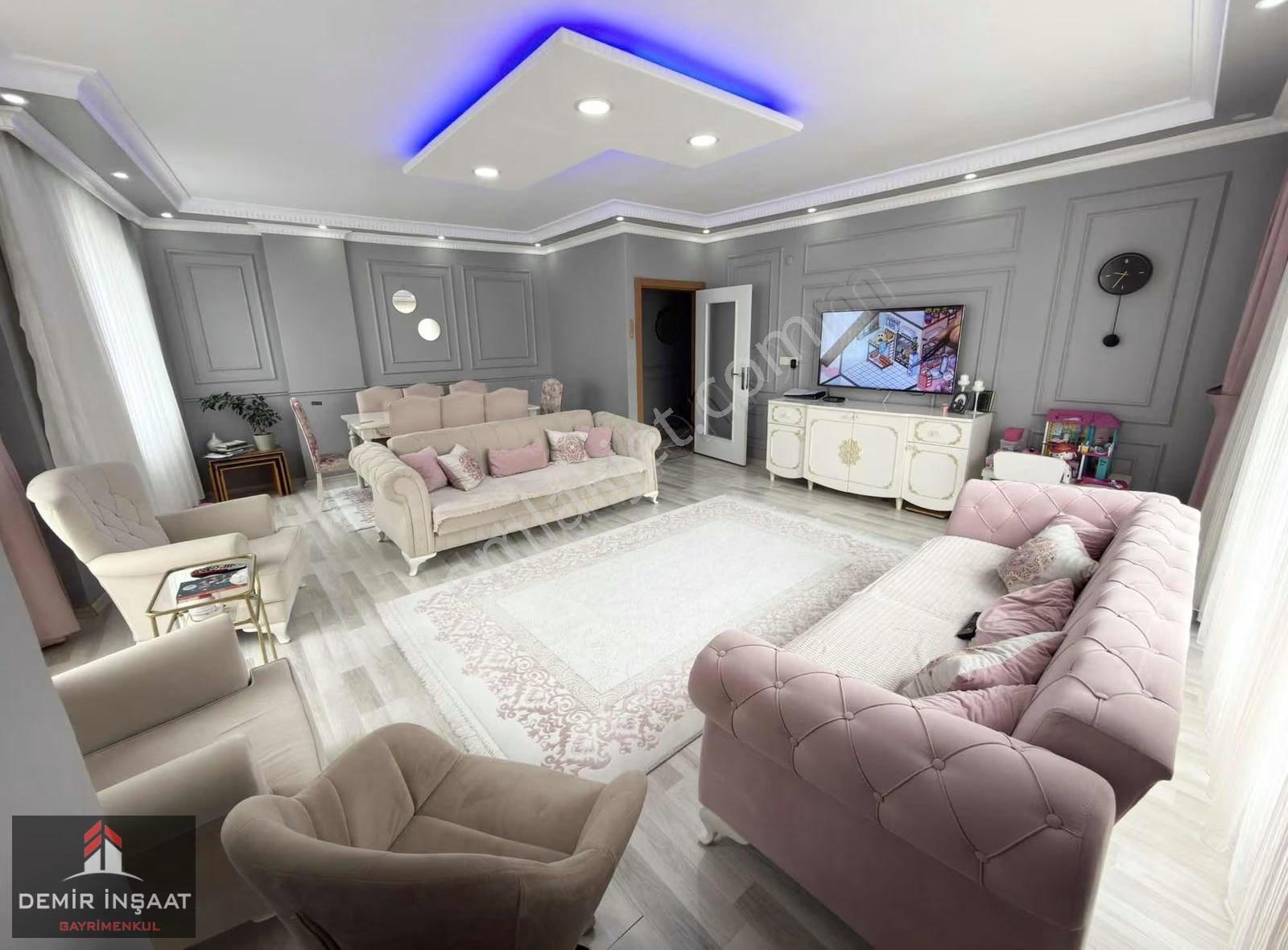 Demir İnşaat 50.yıl Mh 3+1'den 2+1'e Çevrilmiş 135m² 2.kat Daire